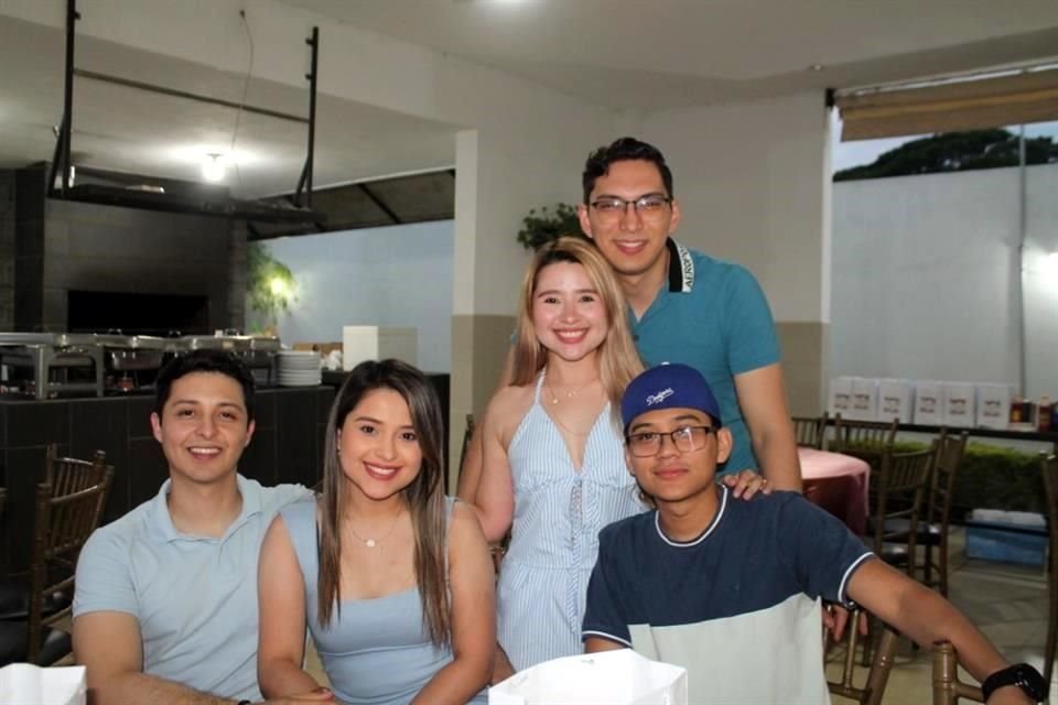 Carlos Montemayor, Valeria Sandoval, Alejandro Saucedo, Cinthya Sandoval y Nelson Sandoval
