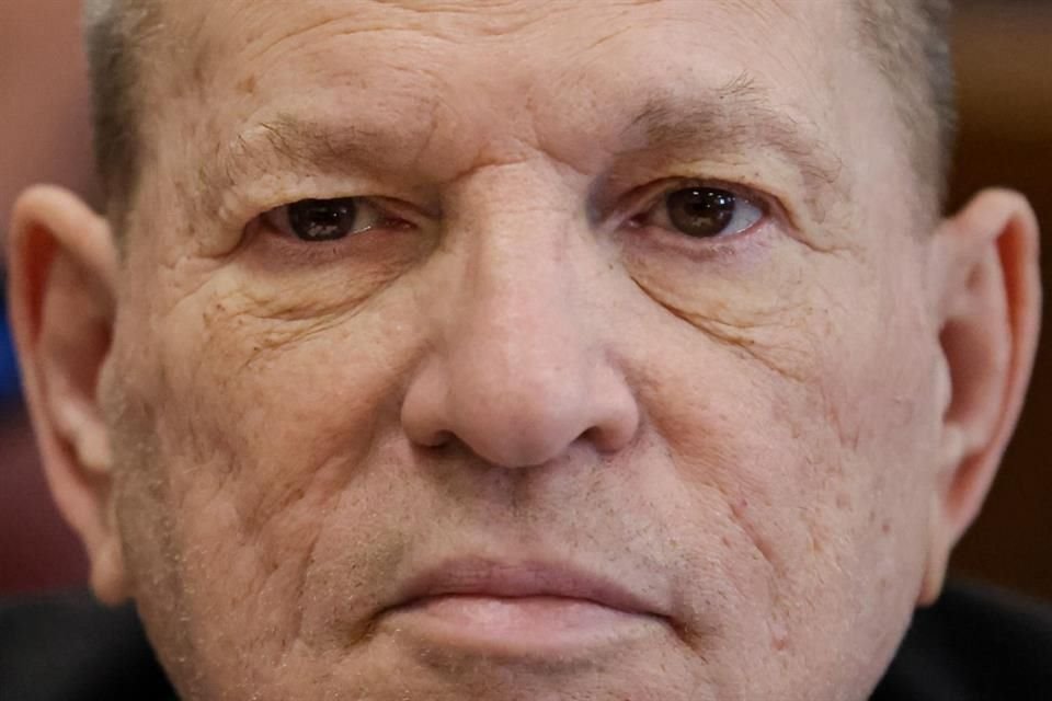 El abogado de Harvey Weinstein pidió al jurado darle el beneficio de la duda en nuevo juicio por violación y agresión sexual.