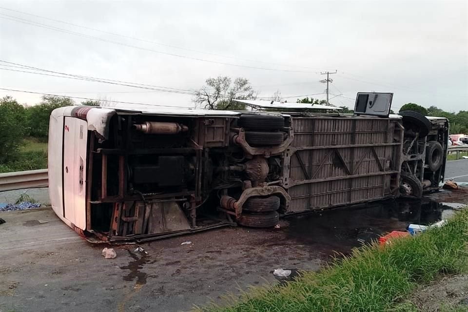 La volcadura dejó en total 31 lesionados.