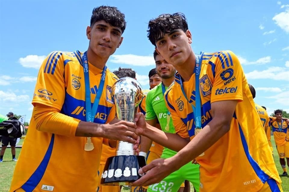 Los hermanos Isaias e Isac Galvan destacaron en categorías inferiores con los Tigres.