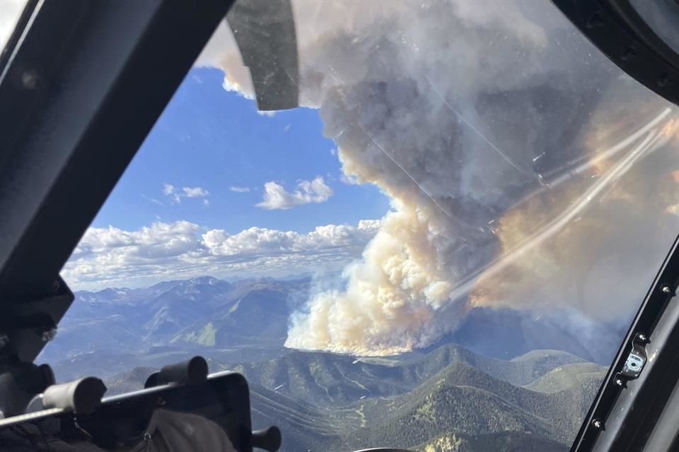 Un incendio forestal en el Lago Summit, en la Colombia Británica, el 2 de junio del 2025.