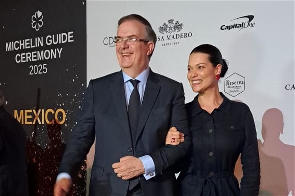 El Secretario de Economía, Marcelo Ebrard, acudió a la segunda edición de la entrega de las estrellas Michelin en el País.