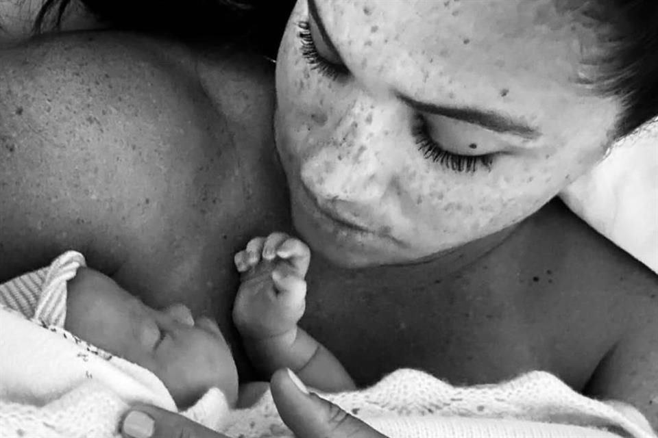 La pequeña, cuyo nombre de nacimiento es el mismo de su bisabuela, la Reina Isabel II, nació en Santa Bárbara luego de que la pareja abandonara la vida real y se mudara a California.