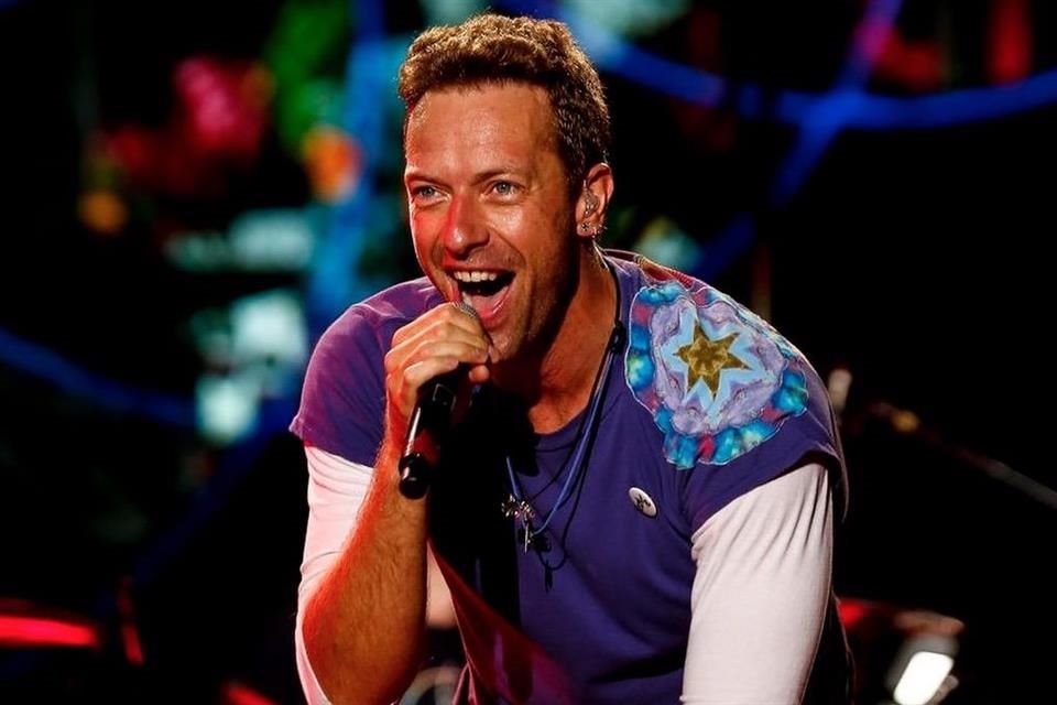 La relación entre Dakota Johnson, conocida por su papel en Cincuenta Sombras de Grey, y Chris Martin, líder de Coldplay, inició en 2017.