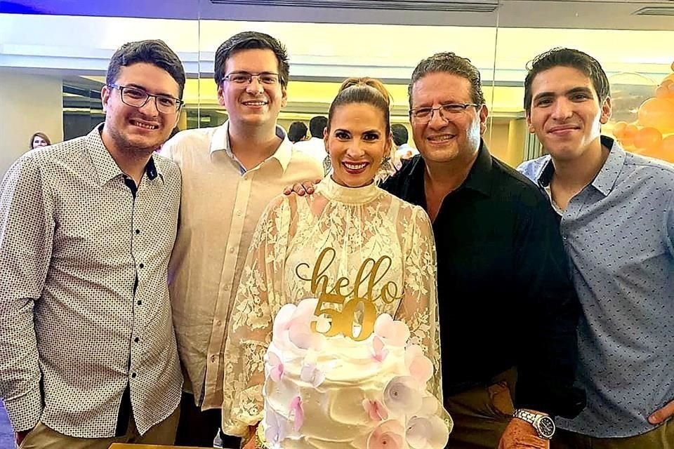 Esteban Salas Cavazos, Bernardo Salas Cavazos, Alma Cavazos de Salas, Pepe Salas y Marcelo Salas Cavazos