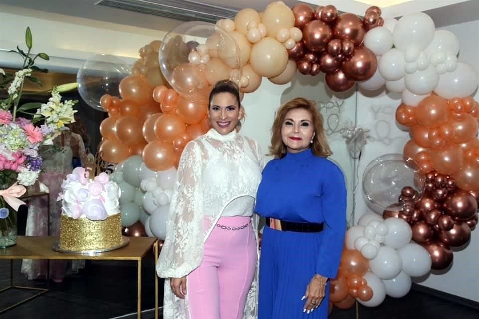 Alma Cavazos y Caridad Romney