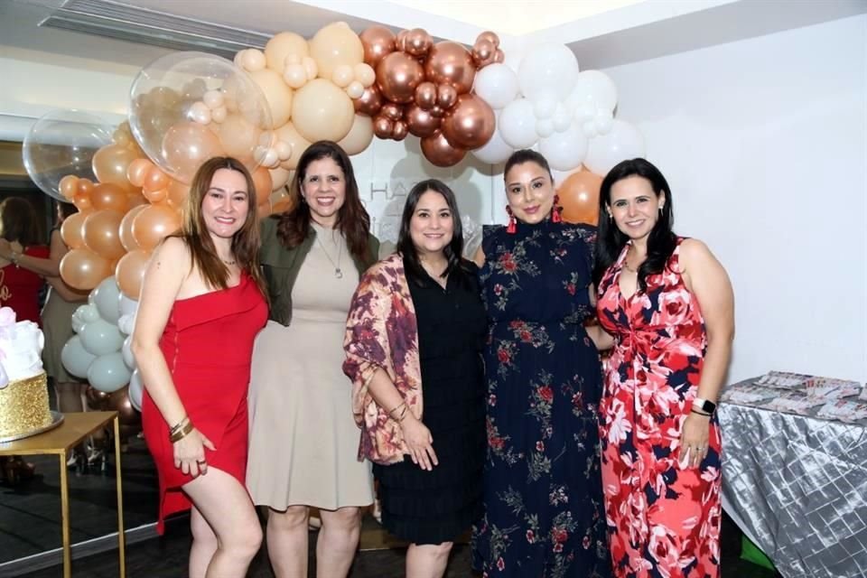 Karla Saldaña, Susana Mandoza, Alejandra Lozano, Lucy Domínguez y Diana Jiménez