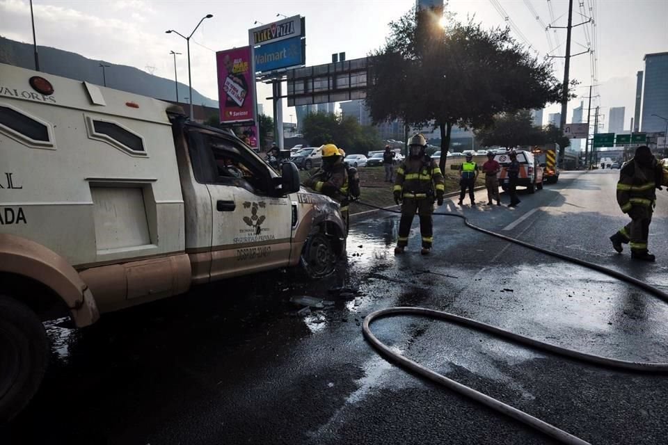 El incendio se registró a las 17:49 horas en el carril de alta velocidad con dirección al poniente de la Avenida Lázaro Cárdenas.