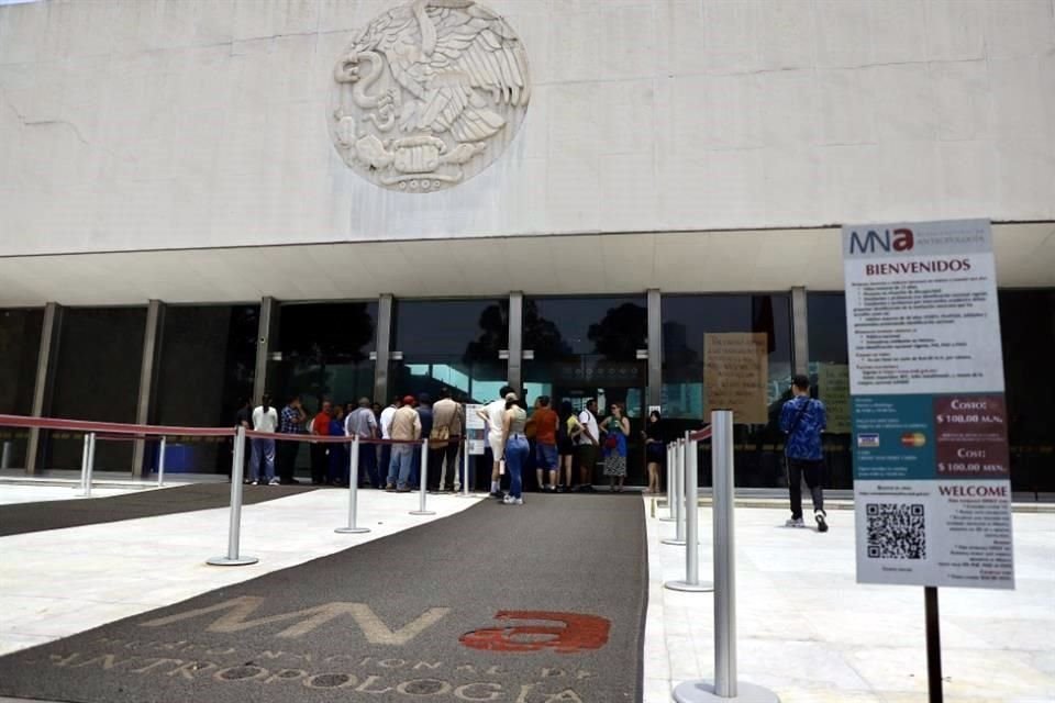 Un cambio de compañía de seguridad mantuvo cerrado el Museo Nacional de Antropología y otros recintos del INAH, ante la falta de personal de vigilancia suficiente.