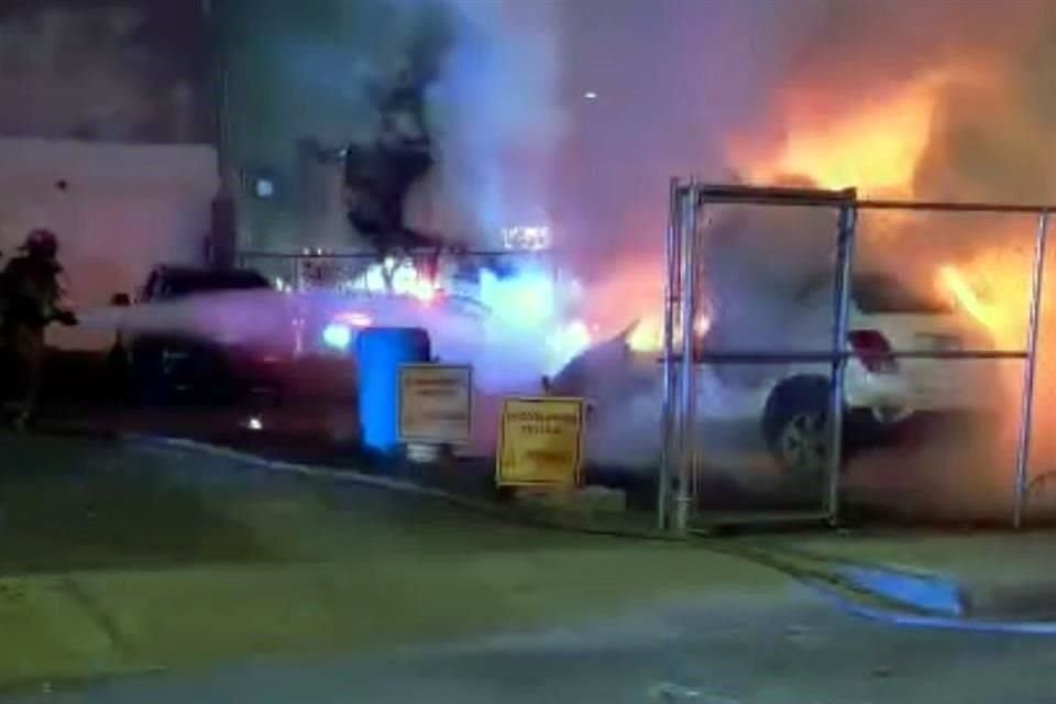 El siniestro fue reportado a las 20:46 horas en Río Mississipi y Río La Silla, en la Colonia del Valle.