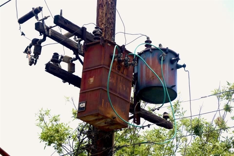 Walking through the streets of this area, the old and damaged equipment is evident.