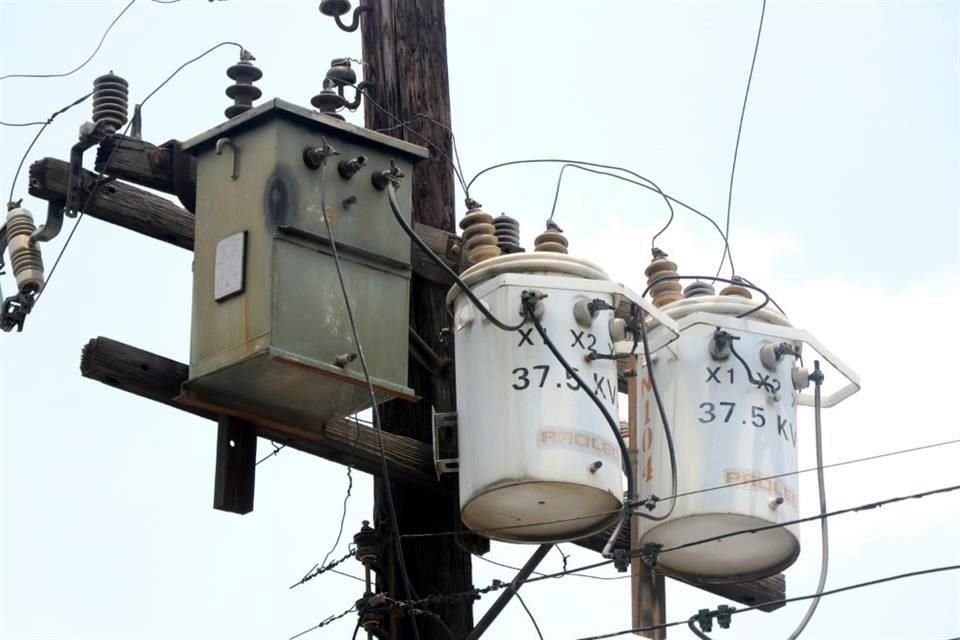 Walking through the streets of this area, the old and damaged equipment is evident.