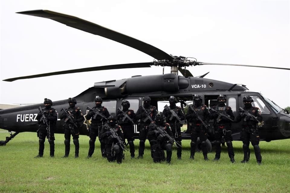 La división 'Fuerza de Reacción Aeromóvil' usa el helicóptero Black Hawk y los vehículos blindados Black Mambas.