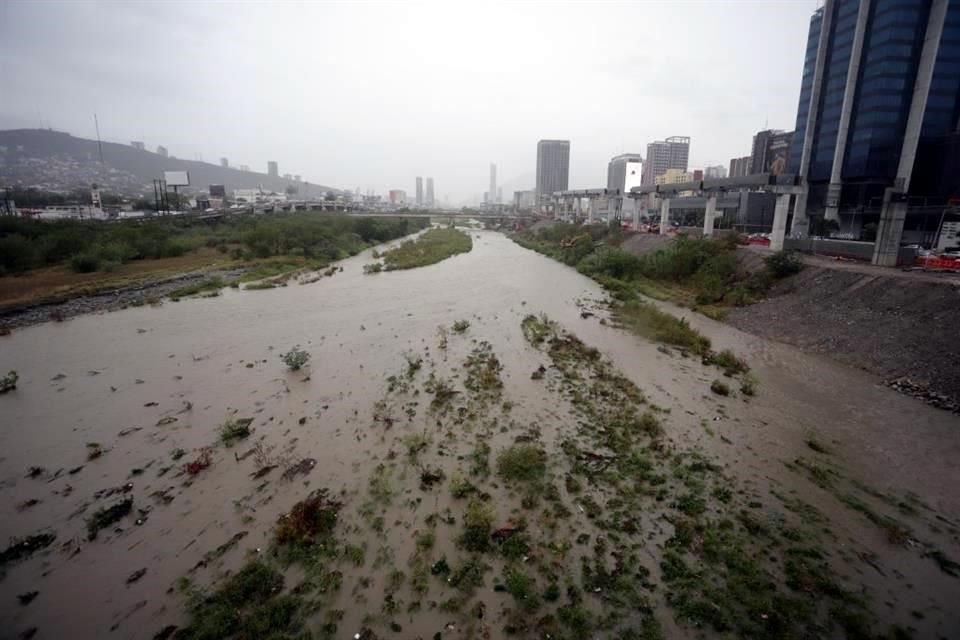 El plástico termina por afectar el tratamiento del agua, porque puede dejar microplásticos en el líquido.