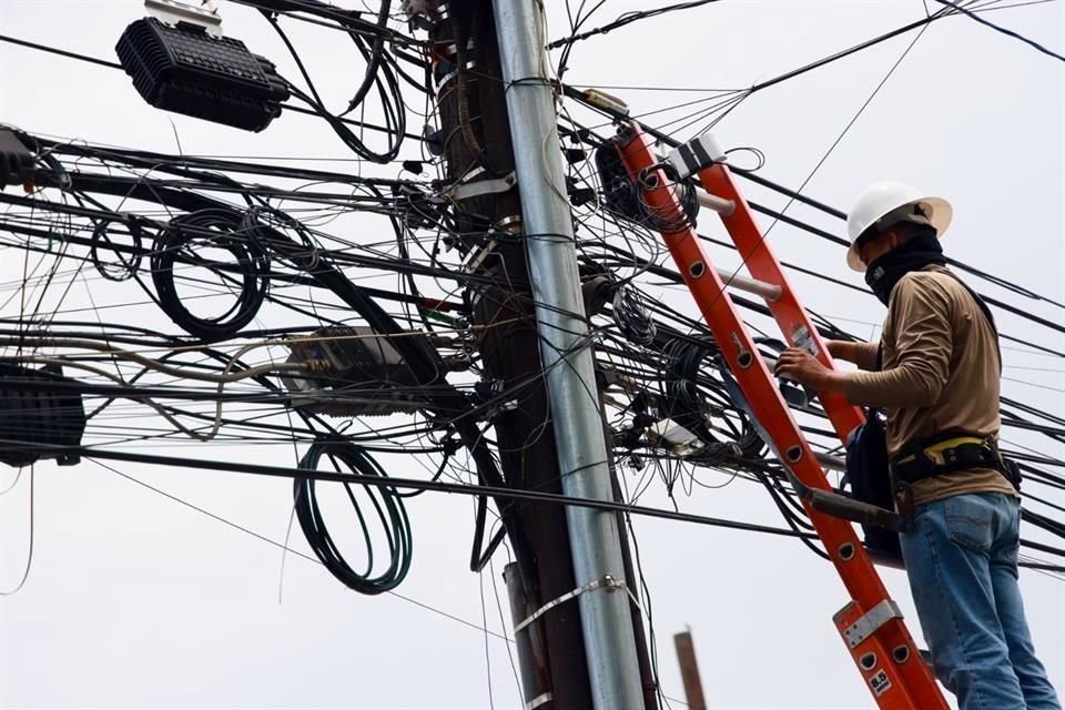 Un total de 6 cuadrillas de igual número de cableras (Telmex, Izzi, Total Play, Axtel y Megacable) participaron en el operativo de esta semana realizado en la Colonia Doctores.