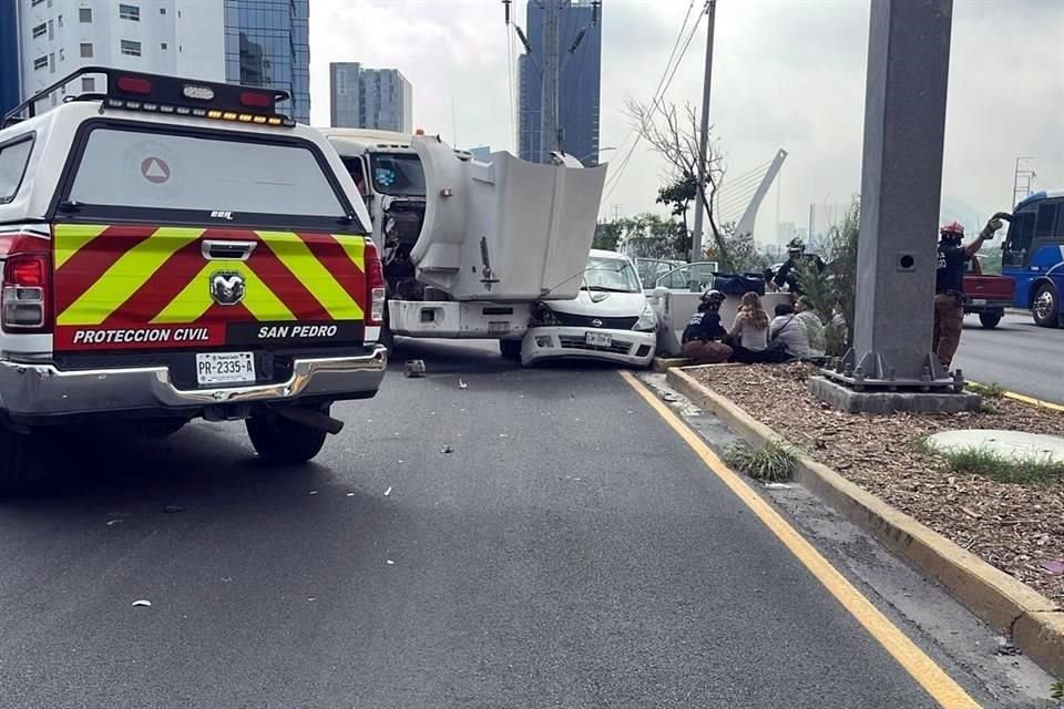 El accidente fue reportado a las 10:10 horas, en la mencionada avenida en dirección a Santa Catarina.