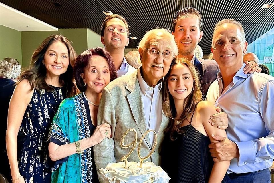 Marcela Moreno de Sada,  Cecilia Pérez Madero de Sada, Rogelio Sada Moreno, EL FESTEJADO, Sofía Sada Moreno, Santiago Sada Moreno y Rogelio Sada Pérez