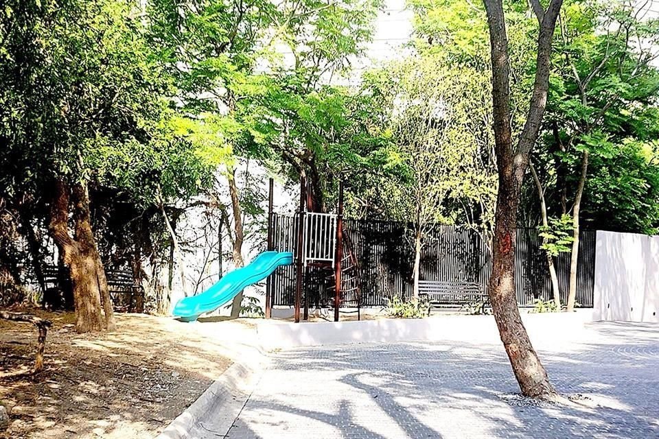El Secretario de Desarrollo Urbano dijo que la Colonia Montebello la construyó una familia y que su vía de acceso, que cuenta con una caseta de vigilancia, es privada.