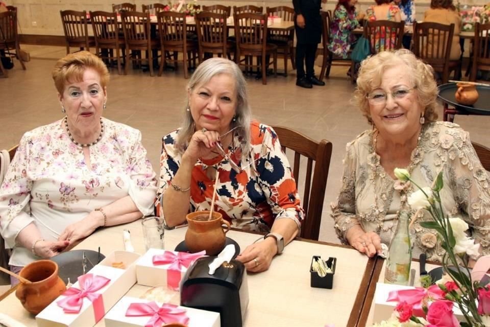 Elisa Elizondo de Zambrano, Blanca Alicia García y Aracely Elizondo Villarreal
