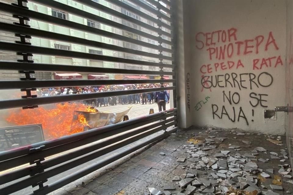 Además de interponer una denuncia penal, el SNTE analizará la imposición de sanciones internas tras los actos vandálicos perpetrados por la CNTE en su sede nacional.