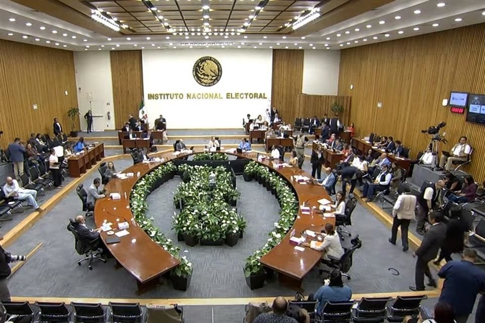 El INE realiza su sesión del Consejo General este 5 de junio.