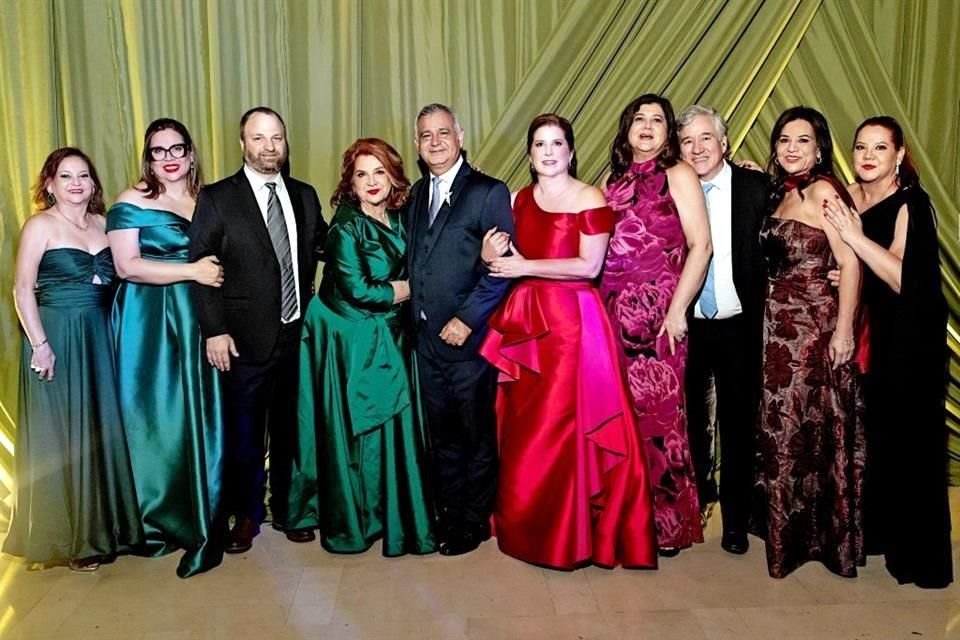 Claudia Soriano, Anilú de Najjar, Ziad Najjar, Cecy de Soriano, Lorenzo Carlos Soriano Álvarez, Rosela González de Soriano, Ceci Soriano de Garza, Martín Garza, Rossana Soriano y Paty Soriano
