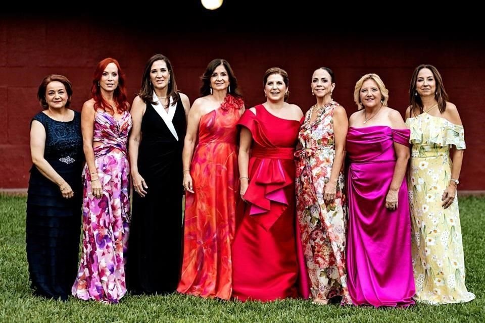 Dora de Castro, Lorena de Guajardo, Ana Lucía de Elizondo, Analicia de Enríquez, Rosela González de Soriano, Erika Lorenzen, Muñe de Gutiérrez y Nora de Rodríguez