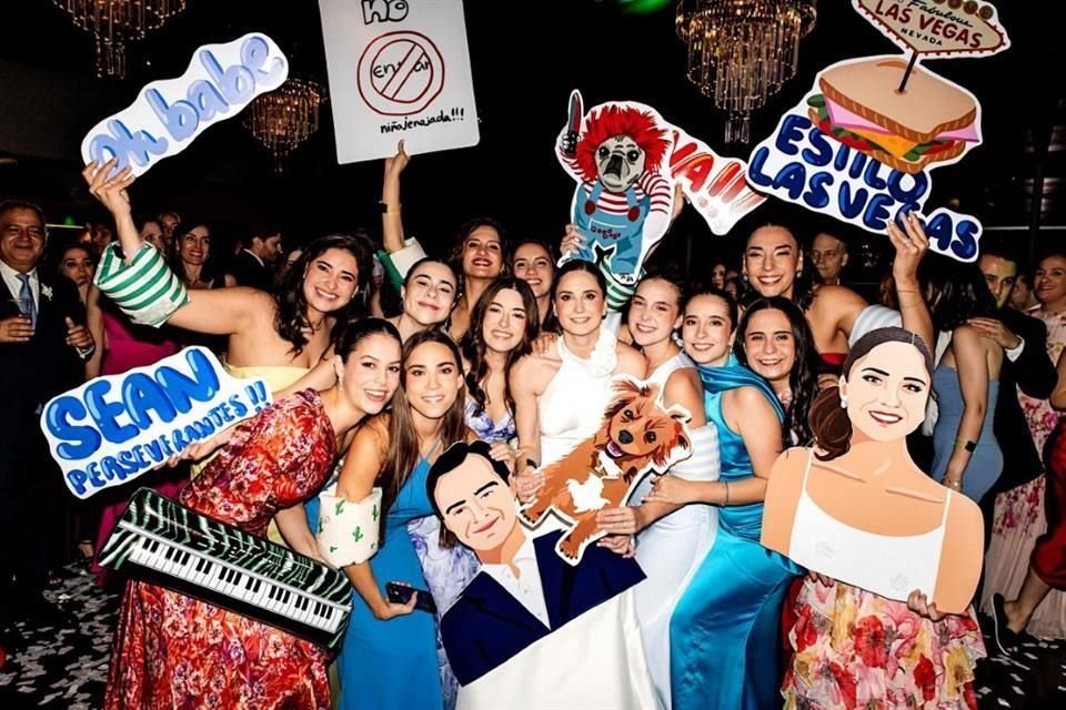 La novia con algunas amigas.