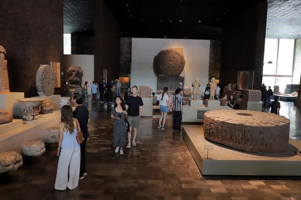 Las salas del Museo Nacional de Antropología volvieron a recibir a estudiantes, visitantes y turistas, tras el cierre de un par de días por falta de personal de seguridad.