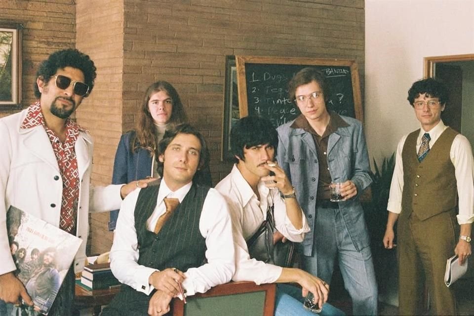 Elenco del falso documental 'Autos Mota y Rocanrol'.