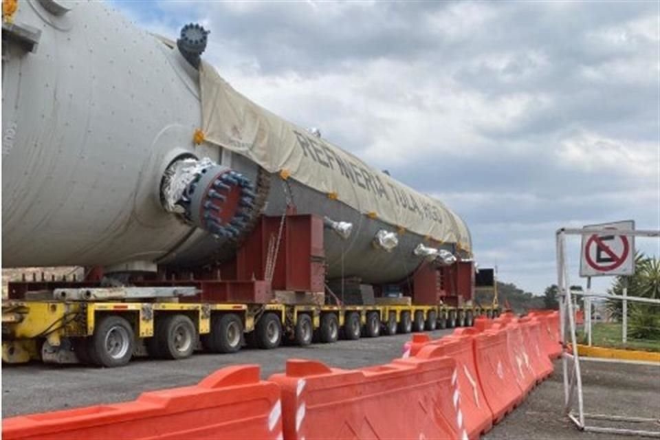 Dos reactores fueron comprados por Pemex y viajaron 14 mil kilómetros durante un mes desde la India para poder ser utilizados en el proyecto de reconfiguración de la refinería de Tula, en Hidalgo.