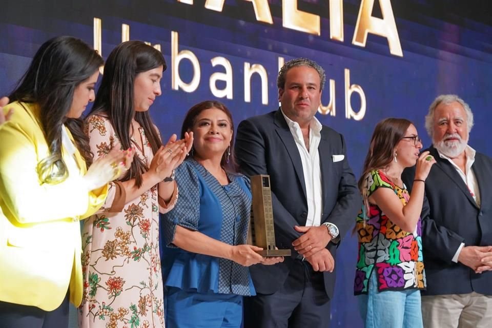 Clara Brugada hizo un llamado a los desarrolladores para presentar propuestas de proyectos sustentables que permitan mejorar el medio ambiente y combatir la contaminación.