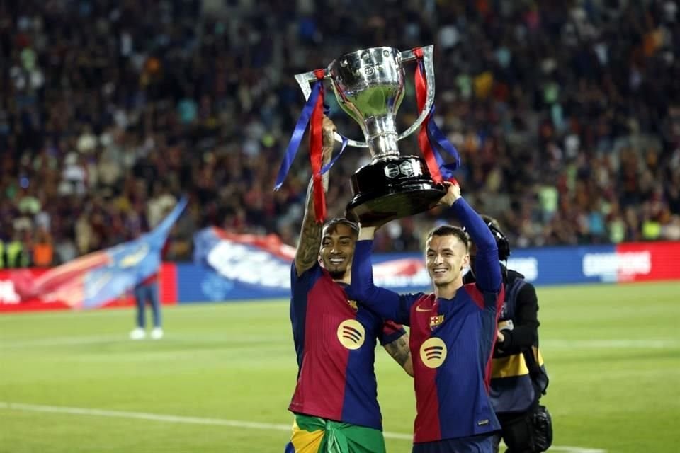 Raphinha ganó LaLiga y la Copa del Rey con el Barcelona.