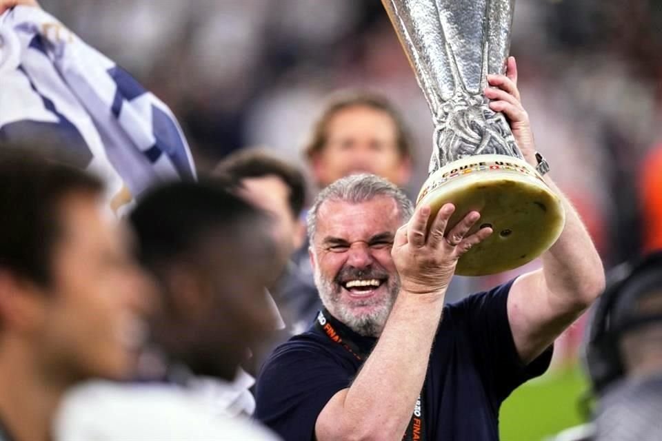 Ange Postecoglou se despide del Tottenham.