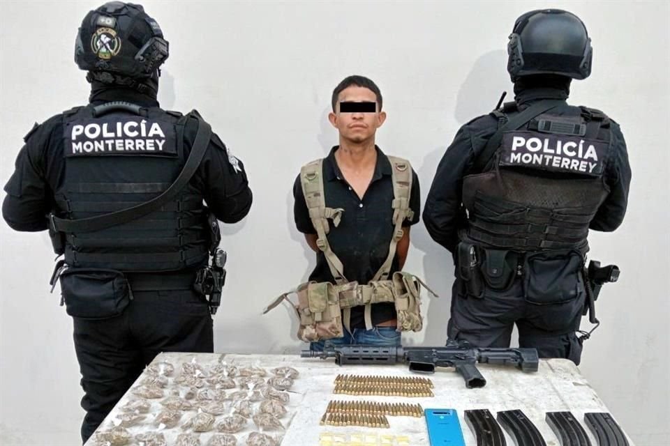 Una fuente policial dijo que el imputado es Irving Oswaldo B., de 20 años, quien fue detenido por policías de Escobedo que llegaron de apoyo. 