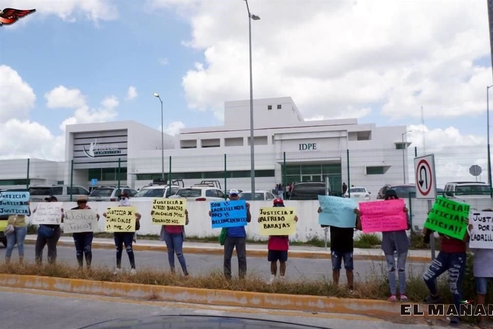 Los familiares se manifestaron afuera del Centro de Justicia Integral, en Reynosa.