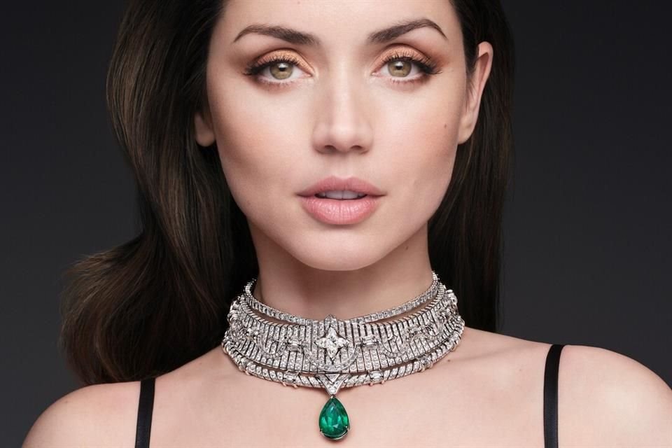 La actriz Ana de Armas deslumbra al protagonizar la colección de Alta Joyería de Louis Vuitton.