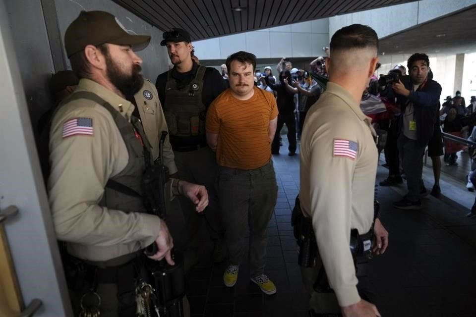 Al menos 11 ciudadanos mexicanos se encuentran entre los 44 detenidos en las redadas migratorias en Los Ángeles, confirmó Cónsul de México.