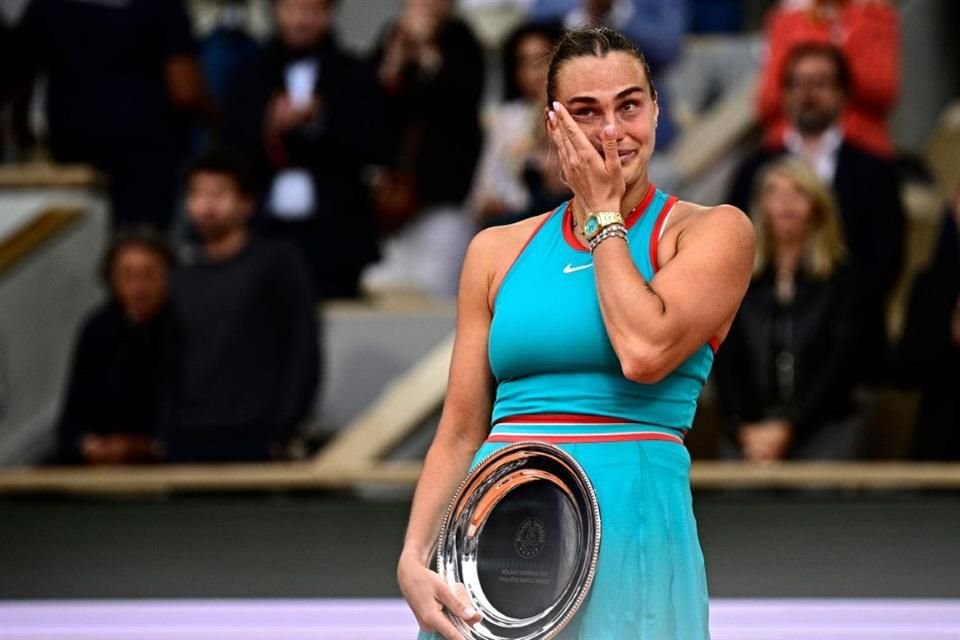 Sabalenka no ocultó las lágrimas tras perder la Final en París.