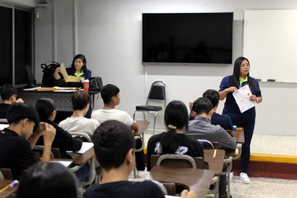 La UANL informó que 45 mil 944 aspirantes buscan ingresar a sus 60 programas educativos de bachillerato.