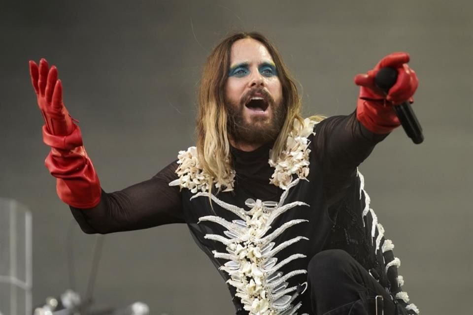 El actor Jared Leto fue acusado por nueve mujeres de acoso y conducta inapropiada cuando eran menores; su equipo niega los señalamientos.