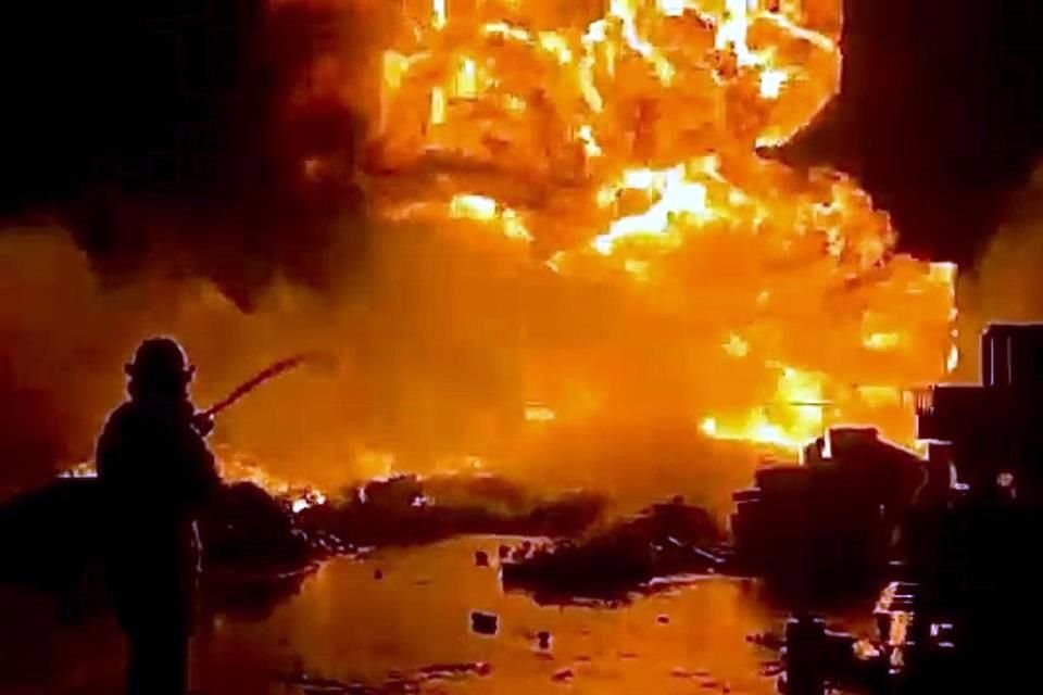 En el siniestro registrado a las 20:15 horas, en el Bulevar Interpuerto Monterrey y Rubén Villarreal Salinas, no se reportaron heridos.