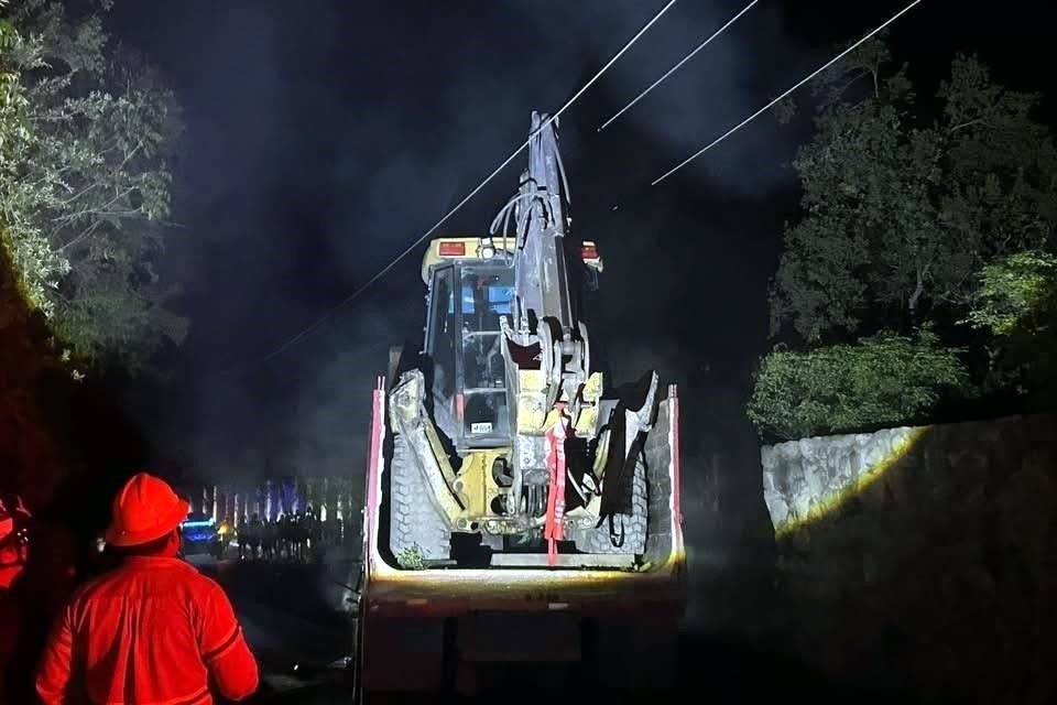 El accidente fue reportado alrededor de la 21:30 horas del sábado, sobre Camino a La Peñita y el entronque Camino a Raíces.