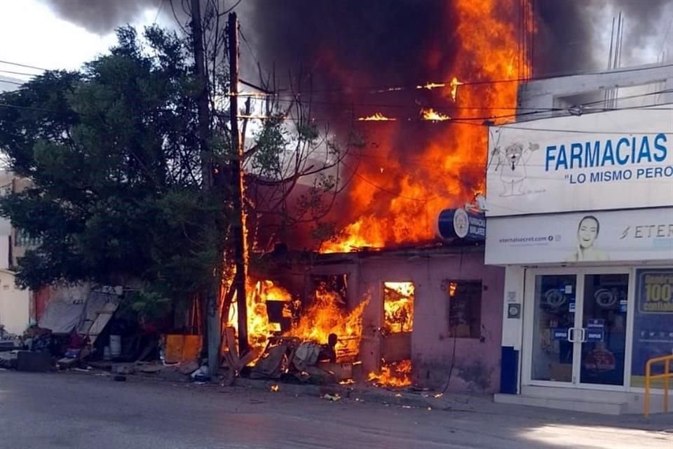 El siniestro fue reportado a las 12:09 horas, en la calle Emiliano Zapata y Fidel Velázquez.