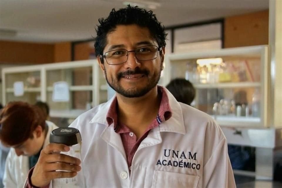 'Esto sería una clara invitación a ser más cuidadosos en cuanto al uso correcto de los antibióticos, a no tomarlos cuando no sea necesario y a terminar los tratamientos para no estar liberando en los desechos las bacterias patógenas', dice Édgar González Villalobos.