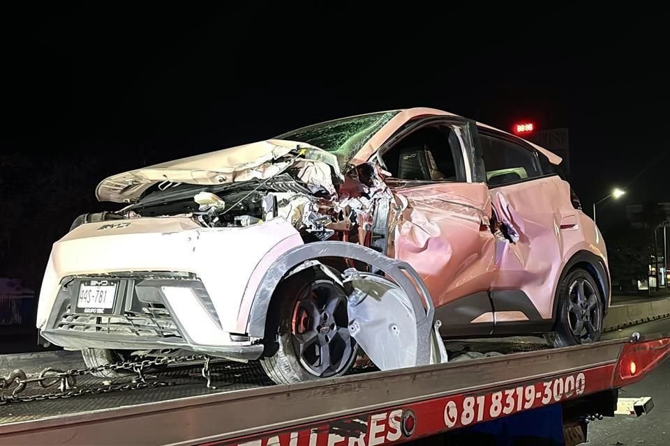 El accidente fue reportado en la circulación hacia el poniente de la Avenida Paseo de los Leones y la calle Del Picacho.