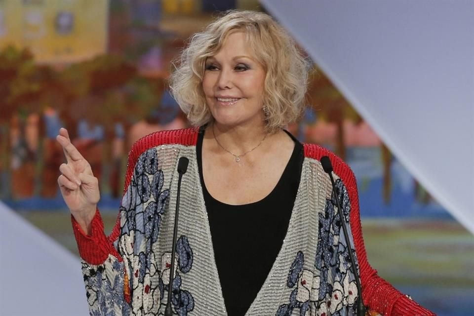 Tras su presentación en los Óscar de 2014, muchos en línea, incluido Donald Trump, criticaron su apariencia.