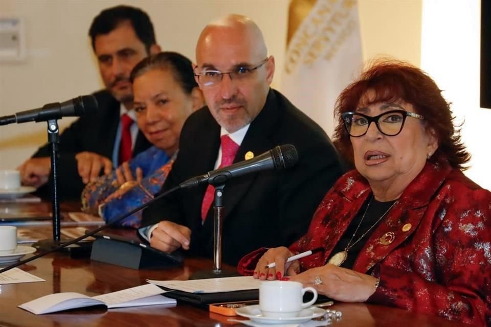 También se propuso que se den incentivos a los negocios formales.