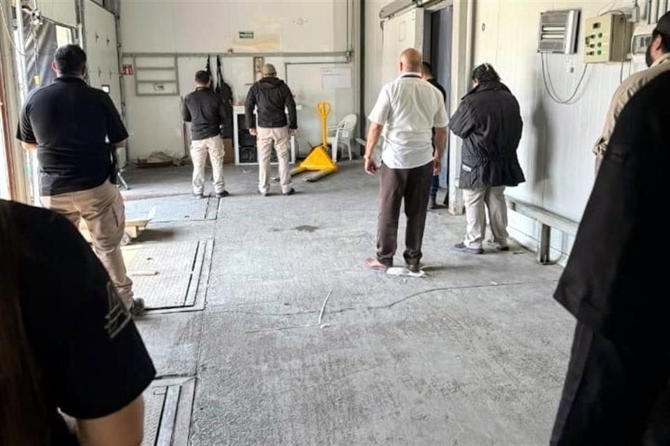 La Policía Ministerial catea una bodega de la Colonia Agropecuaria Lázaro Cárdenas, en Escobedo, donde recuperan paquetes de carne robados.
