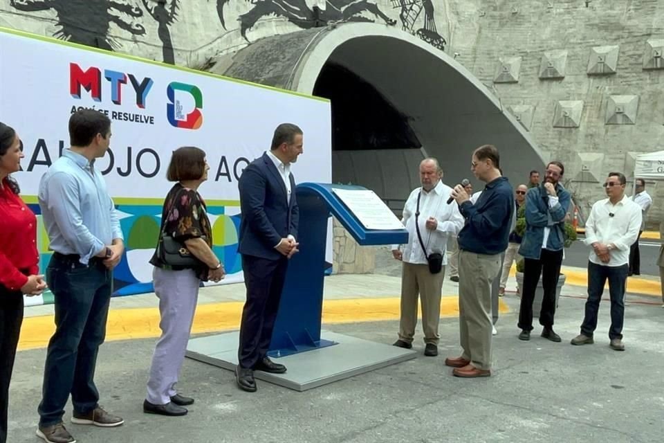 La obra fue plasmada en 8 mil 480 metros cuadrados y la pintura utilizada fue donada por la empresa Osel.